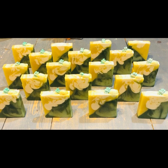 🍍🥥Piña Colada Goat Milk & Cream Essential Lather - Picture 3 of 10